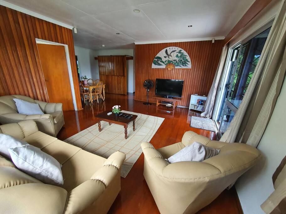 Loverly 3 Bedroom Rental Pool Outdoor Area Upper 苏瓦 外观 照片