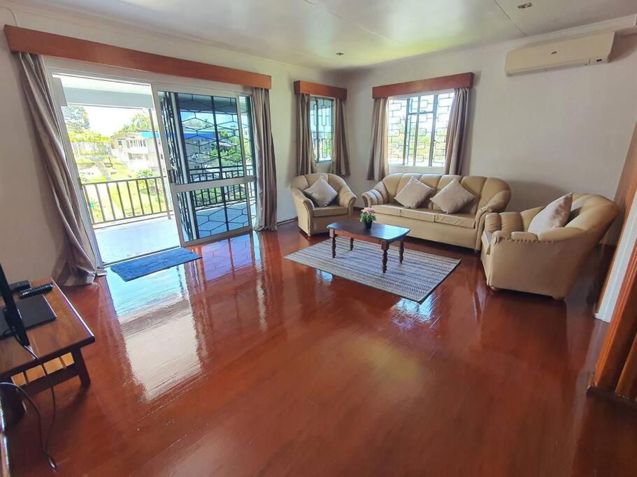 Loverly 3 Bedroom Rental Pool Outdoor Area Upper 苏瓦 外观 照片