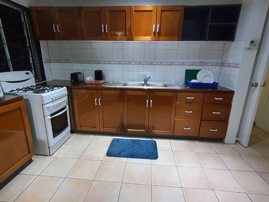 Loverly 3 Bedroom Rental Pool Outdoor Area Upper 苏瓦 外观 照片