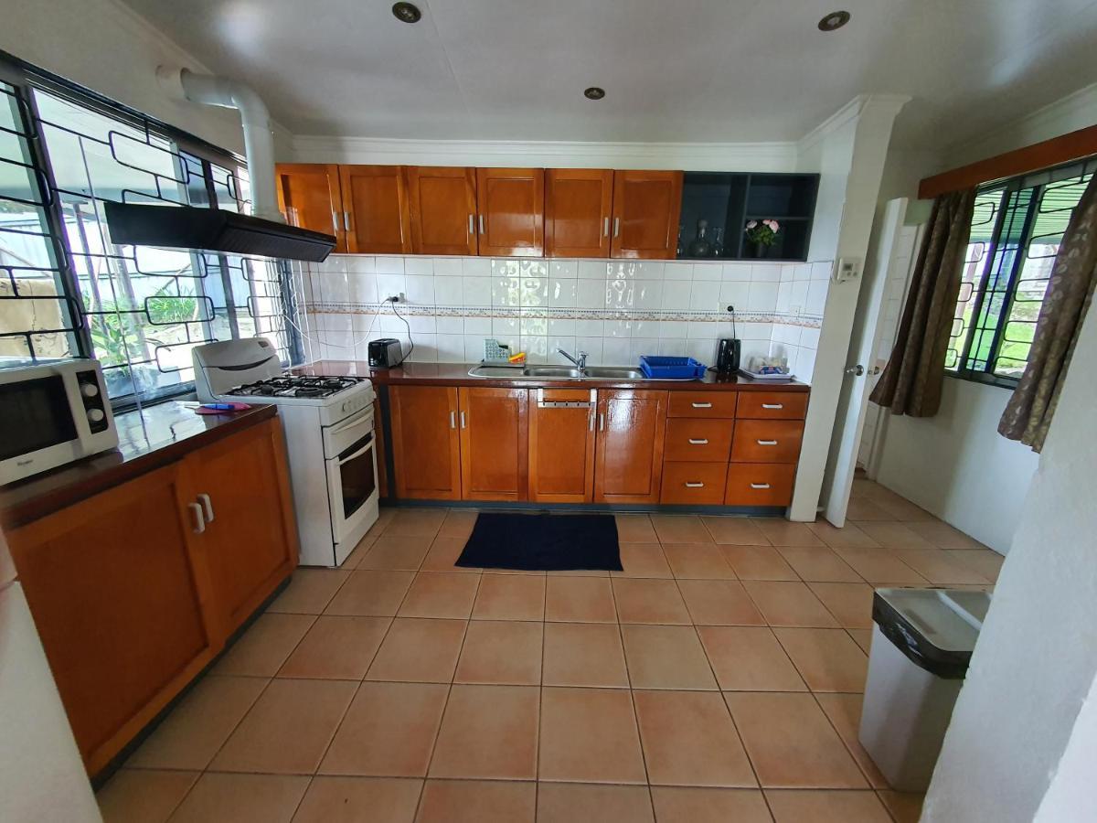 Loverly 3 Bedroom Rental Pool Outdoor Area Upper 苏瓦 外观 照片